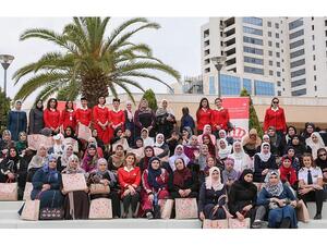 شارك الأمهات في فقرات حفل مجموعة من موظفي الملكية الأردنية والقائمين على مركز هيا الثقافي.