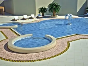 بركة السباحة الجديدة في فندق كراون بلازا عمان