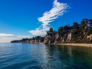 تتميز هذه المنطقة بالنسائم البحرية العليلة ومناظر غروب الشمس الخلابة وسهولة وصول السكان إلى الشاطئ. 