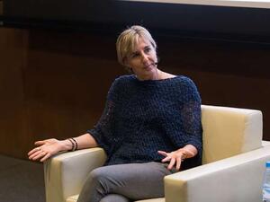 البروفيسور إليزابيث شاكمان هيرد، أستاذة الدراسات الدينية والعلوم السياسية في كلية وينبرغ للآداب والعلوم في جامعة نورثويسترن