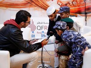 أطفال يوجهون رسالة إلى قطر بمناسبة ذكرى اليوم الوطني في مقصورة راديو مؤسسة قطر بخيمة المؤسسة في درب الساعي