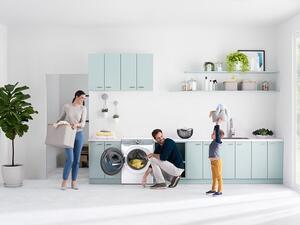 The QuickDrive™ washer is also equipped with Q-Rator, Samsung’s intelligent laundry assistant. 