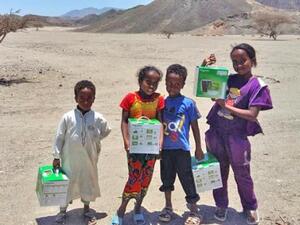 يمكن أن يستفيد من 3 إلى 5 أفراد في المتوسط، من كشاف الطاقة الشمسية، طبقا للمساحة التي يتواجدون بها