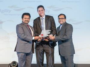 Sam Chacko (L) and Shaju Chacko Thanik from flydubai Cargo recieving the award