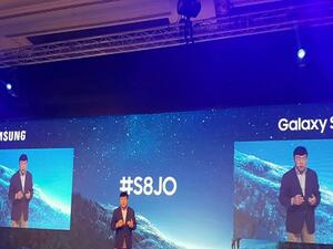 سيتوفر جالاكسي  S8 بألوان غنيّة بما في ذلك الأسود الحالك، الأوركيديه الرمادي، والفضة القطبية، والمرجان الأزرق والذهب القيقبيّ.