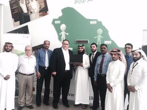 تبرع فريق زيروكس السعودية بعددٍ من أجهزة الكومبيوتر المستعلمة للجنة ارتقاء الخيرية لضمان عدم ارسالها النفايات ، وتسليط الضوء على موقف زيروكس من الاستدامة.