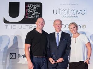 حصدت طيران الإمارات لقب "أفضل ناقلة في العالم" و"أفضل ناقلة في منطقة الشرق الأوسط" ضمن "جوائز ألترا 2018". وتسلم السير تيم كلارك، رئيس طيران الإمارات، الجائزتين.