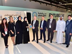 Delegates from Dubai Airports, Smart Dubai and du at Smart Dubai stand. 