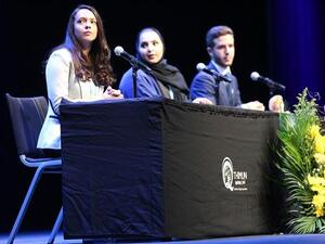 الطلاب خلال إحدى مناقشات مؤتمر قطر للقيادة 2016.