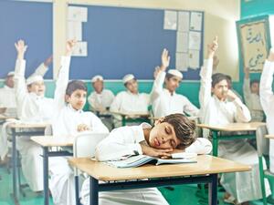 تتطلب الرعاية المثلى للطفل المصاب بالسكري دعم الأسرة والمدرسة وتعاونهم مع الفريق الطبي المعالج. 