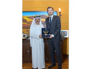 سلطان أحمد بن سليّم، مستقبلا يوهان أوغلا في مكتبه بدبي