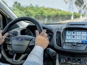 بادروا إلى تنزيل بعض الكتب الصوتية على هواتفكم الذكية واستمعوا إليها في سيارتكم عبر توصيلها بنظام SYNC 3. 