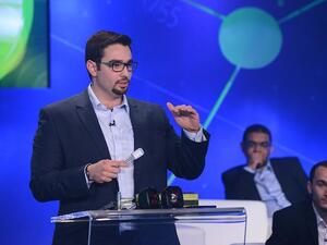 المخترع السوري، أنور المجركش، خلال مشاركته في منافسات الموسم الخامس من برنامج نجوم العلوم