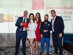 فريق نوتيلا الشرق الأوسط يستلم الجائزة.