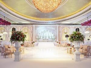 ادخلوا عالمًا من الخدمات المميزة، والديكورات الملوكية، في حفل زفاف يصل إلى أقصى درجات الفخامة في فندق سانت ريجيس أبوظبي.