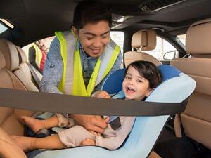 أهمّ أسباب التركيب والإستخدام الخاطىء لمقاعد سلامة الأطفال في السيارات عدم اتّباع أولياء أمور الأطفال لتعليمات الشركات الصانعة والخاصة بتركيب هذه المقاعد في السيارات.