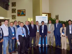 صورة جماعية للجنة المنظمة والمتحدثين خلال المؤتمر