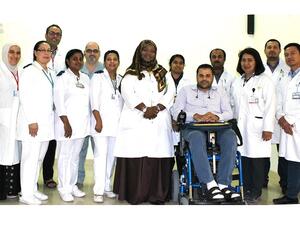 فريق مجمّع الرعاية والتأهيل المجتمعي بمؤسسة حمد الطبية يساعد على دمج المرضى في المجتمع.