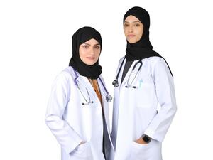 من بين الفائزين، الشابة منيرة عدن، من قطر، والتي تعمل كممرضة في مركز السدرة للطب، والشابة دلال الشرشاني، وهي ممرضة في مؤسسة حمد الطبية.