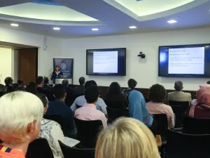 جيني ساورز، الباحثة السياسية والأستاذة الزائرة في جامعة جورجتاون قطر