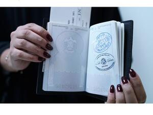 الجوازات بأختام عام زايد في مطار أبوظبي الدولي