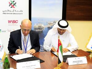 جانب من توقيع الإتفاقية