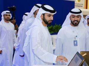 بدأ برنامج لامع عام 2015، ويهدف إلى تأهيل شباب المواطنين لقيادة صناعة الفعاليات، وهو ما يتفق مع الخطة الاستراتيجية لمركز دبي التجاري العالمي، في توطين صناعة الفعاليات.