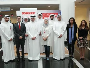 وفد إداريي Ooredoo في ركن الشركة في المعرض