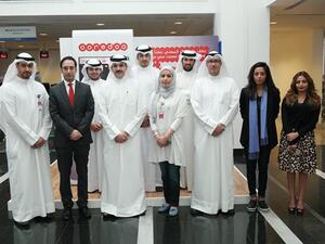 وفد إداريي Ooredoo في ركن الشركة في المعرض