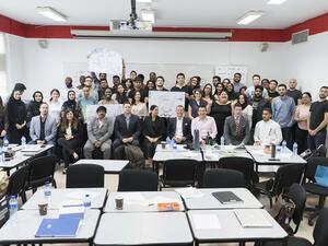 شهد فعاليات مخيمات الابتكار مشاركة 80 طالبًا من مدرسة الخليج الوطنية، و50 طالبًا من الجامعة الكندية دبي.