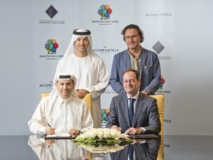 جانب من توقيع الاتفاقية