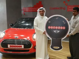 مدير أول الرعايات والتواصل الاجتماعي والمسؤولية الاجتماعية يوسف الشلال مع الفائز