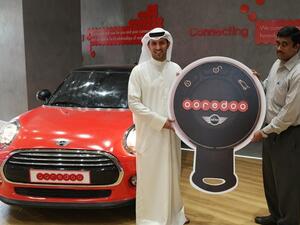 Senior Manager of CSR Sponsorships and Social Media Youef AlShallal awarding the winner