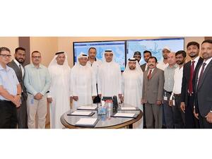 عامر علي، المدير التنفيذي لسلطة مدينة دبي الملاحية مع فريق العمليات البحرية في السلطة.