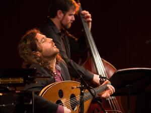 عازف العود السوري الشهير كنان أدناوي سيشارك بالعزف في الحفلين القادمين لأوركسترا قطر الفلهارمونية المزمع إقامتهما بمركز قطر الوطني للمؤتمرات