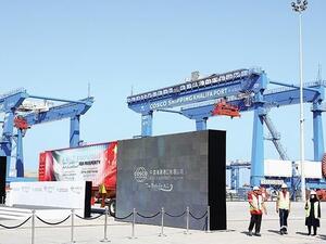 محطة كوسكو أبوظبي للحاويات توفر العديد من المزايا والفوائد الاقتصادية.