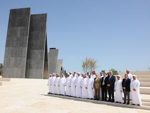 قام الوفد بجولة في واحة الكرامة شملت نصب الشهيد، وجناح الشرف الذي يحمل ألواحاً نقشت عليها آيات من القرآن الكريم بالإضافة إلى أسماء شهداء الإمارات البواسل.