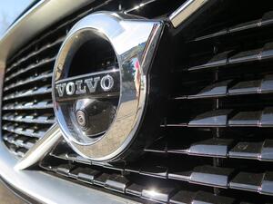 تنتج شركة vovlo cars مجموعة من العربات والسيارات الرياضية والسيارات الملائمة للأراضي الوعرة والسيارات المتعددة الأغراض SUV.