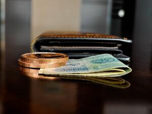 إجمالي ما جمعه هؤلاء الموظفون العشرة الكبار من أموال خلال العام الماضي 2016 فقد تجاوز 1.1 مليار دولار أميركي. (Pixabay)