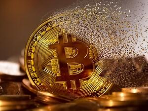 لا تزال البيتكوين متقدمة في قيمة تداولها مقارنة بهذا الوقت في العام الماضي، ولكنها لا تزال أقل كثيرا من المستوى الذي وصلت إليه. 