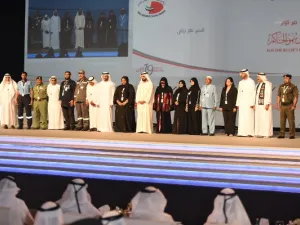 موظفو جمارك دبي يشكلون بروح الفريق الواحد.. الرقم واحد 
