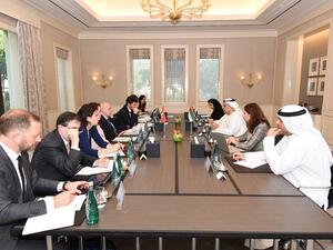 خلال الاجتماع