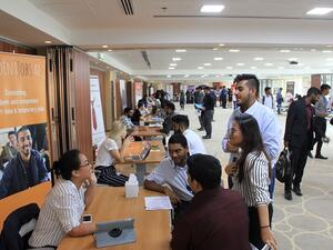 شهد المعرض حضوراً استثنائياً بلغ 2,000 طالب بمشاركة لافتة من 27 جامعة و60 جهة توظيف.