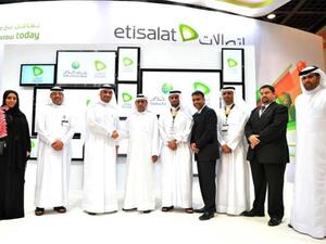 فريق عمل اتصالات وبنك دبي الإسلامي