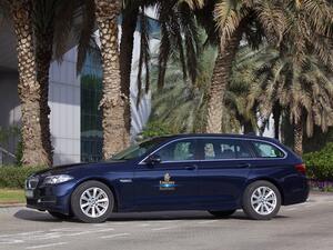 طيران الإمارات تبرم شراكة مع "بي إم دبليو" لاستبدال أسطولها من السيارات لـ"خدمة السيارة مع سائق" المخصص لركاب درجة رجال الأعمال في دبي.
