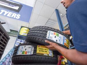 ينبغي على التجار التأكد من حصول الإطارات على شهادة مطابقة من (مواصفات) قبل بيعها، أو ستكون هذه الإطارات عرضة للسحب من أسواق الدولة.