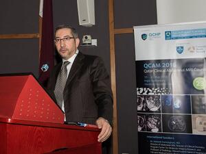 الدكتور أحمد عمر، رئيس قسم التصوير الطبي ورئيس دورة قطر التدريبية للتصوير الطبي الباطني بالرنين المغناطيسي