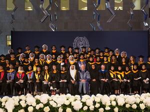 ارتدى إثنان وستون من طلاب السنة النهائية بجامعة جورجتاون عباءات التخرج والتقوا معاً للمرة الأخيرة في الرابع من مايو ليشاركوا في حفل التخرج الرسمي لطلاب دفعة 2017 الذين أكملوا دراستهم بجامعة جورجتاون في قطر.

تتكون دفعة هذا العام من 40 طالبة و22 طالباً يمثلون 18 جنسية مختلفة.