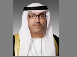 معالي عبد الرحمن بن محمد العويس، وزير الصحة.
 