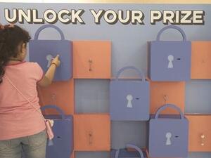 يتسنى للعملاء عند التسوق بقيمة 100 درهم فرصة الحصول على بطاقة هديتي بقيمة 500 درهم يومياً. 